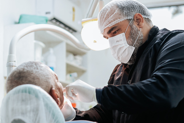 Prefeitura de Alhandra entrega mais de 50 próteses dentárias e leva saúde e autoestima à população