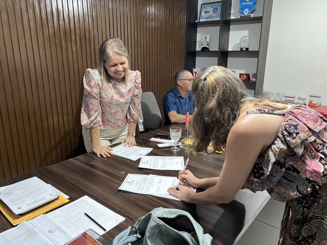 Prefeitura de Alhandra dá posse a 17 novos servidores concursados e reforça compromisso com a valorização do serviço público