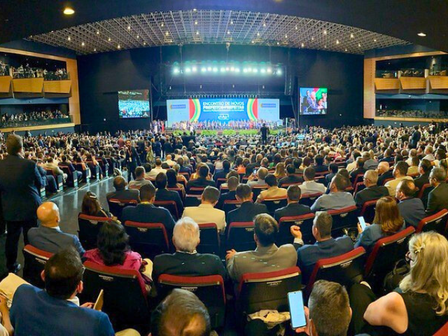 Vice-prefeita de Alhandra participa de encontro nacional de prefeitos em Brasília