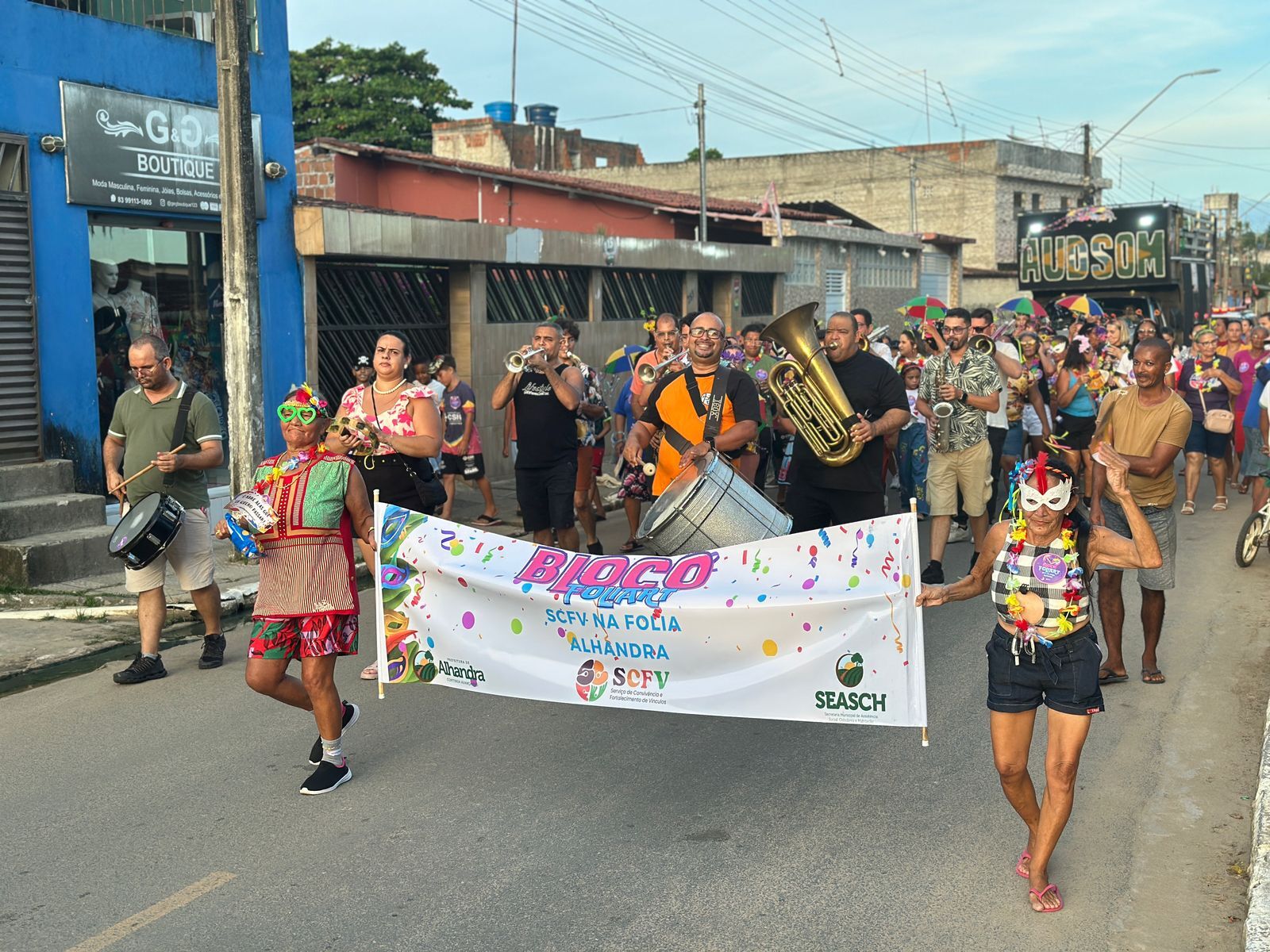Bloco Foliart leva alegria e cultura às ruas de Alhandra