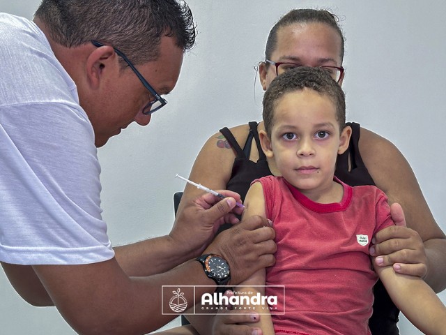 Dia D de vacinação contra a gripe influenza disponibilizou doses para grupo prioritário nas salas de vacinas das UBS, no município de Alhandra
