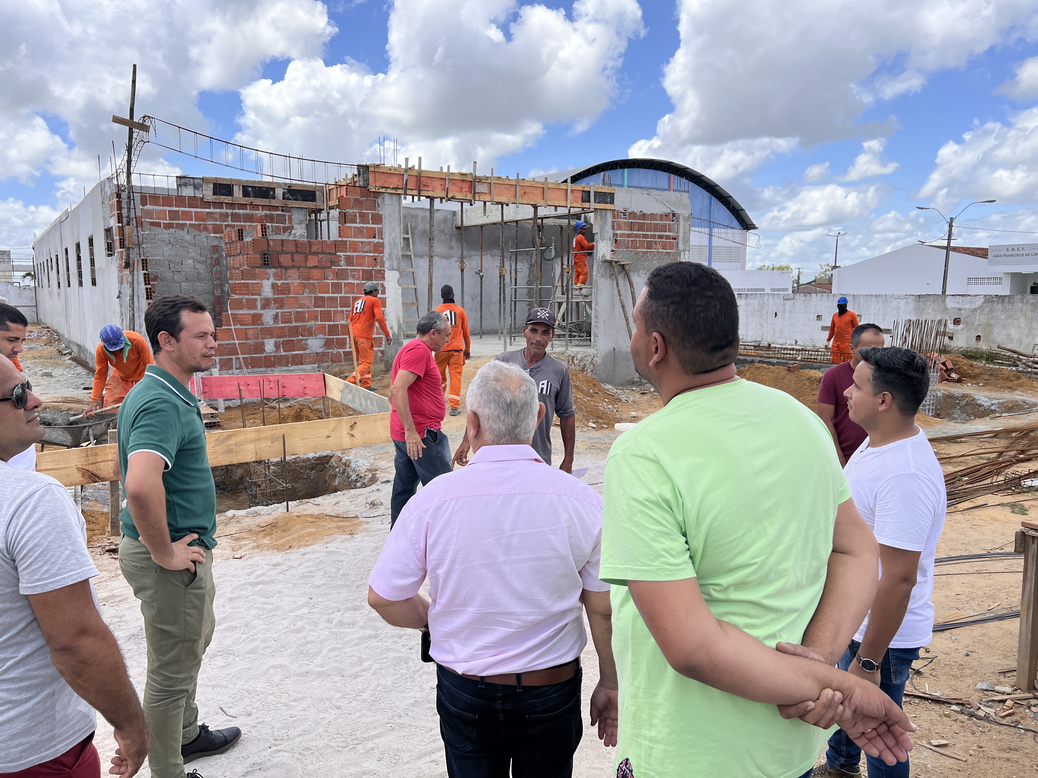 Construção do PA e Campo Society em Mata Redonda recebem visita técnica; obras seguem em mais de 50%
