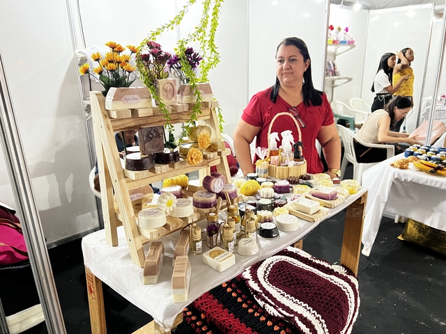 Artesãs de Alhandra ganham destaque no Festival Cultural e Gastronômico da Lagosta em Acaú, Pitimbu 