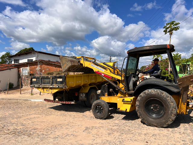Prefeitura de Alhandra realiza mutirão de limpeza na localidade de Nova Descoberta
