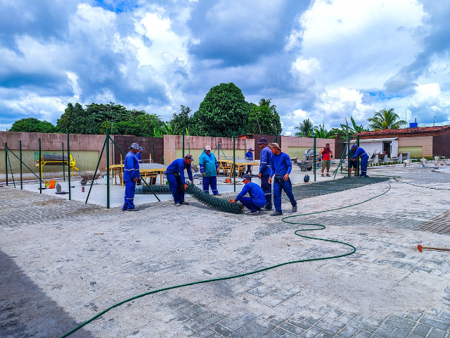 Praça São Sebastião, no bairro do Oiteiro, em Alhandra recebe novos avanços e está 85% concluída
