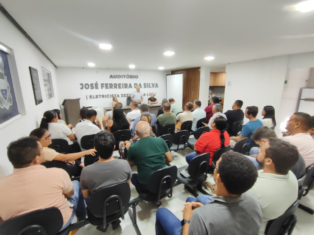 Prefeito e vice-prefeita de Alhandra se reúnem com secretários para planejamento estratégico de 2025

