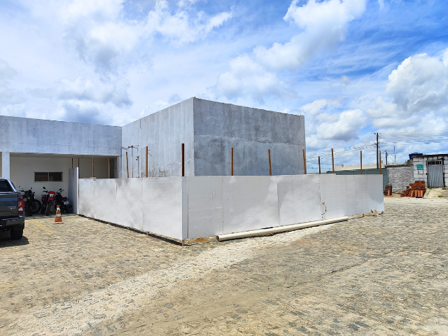 Prefeitura de Alhandra avança na adequação da nova sala de raio-X e necrotério no Hospital Municipal

