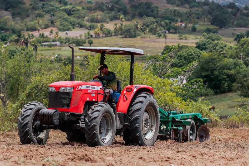 Programa Horas de Trator da Prefeitura de Alhandra deve garantir mais de 3 mil horas de serviços à agricultura em 2026