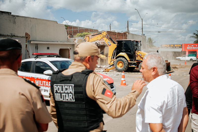 Parceria entre Prefeitura de Alhandra e Polícia Militar marca início da obra do novo Batalhão com demolição do antigo prédio