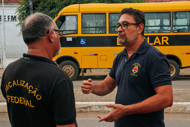 Prefeitura de Alhandra realiza vistoria semestral de ônibus escolares e reforça segurança no transporte dos estudantes