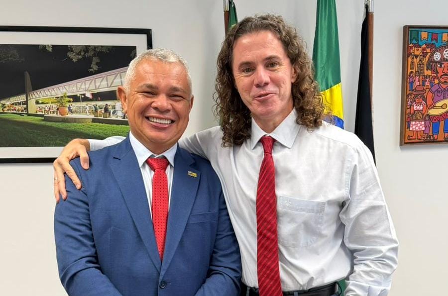 Prefeito Marcelo Rodrigues apresenta demandas de Alhandra ao senador Veneziano durante agenda em Brasília