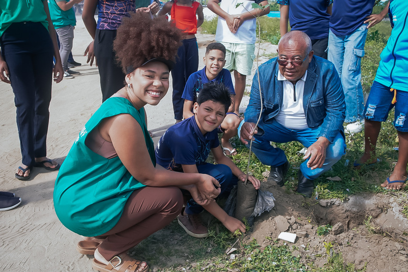 Alhandra inicia projeto Caminho dos Ipês com plantio de 60 mudas para ampliar a arborização urbana